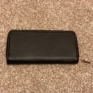Black clutch